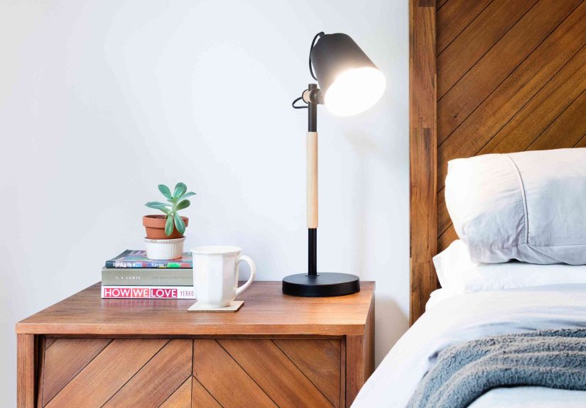 How to Pick Nightstand Lamps