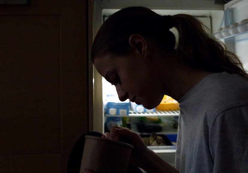 10 Clever Ways to Stop Eating Late at Night