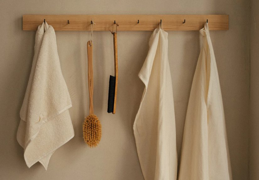 10 Easy Pieces: White Linen Bath Towels