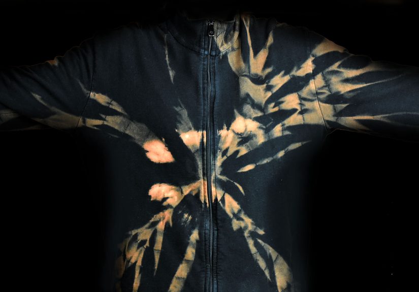 Easy Ways to Bleach Dye a Sweatshirt: 13 Steps