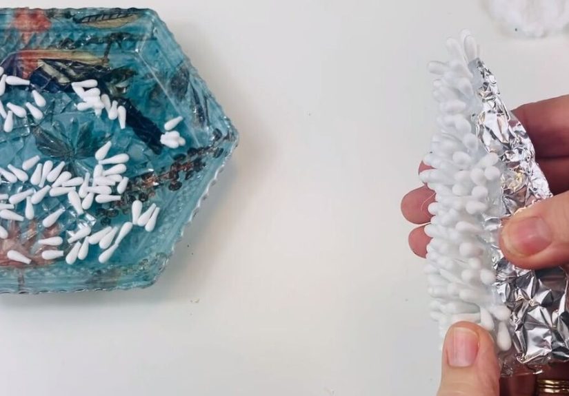 How to Make a Cute Q-tip Christmas Tree in 5 Easy Steps