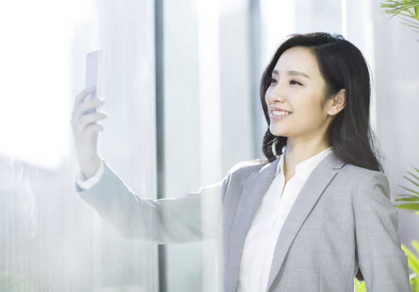How to Take and Choose a Professional Photo for LinkedIn