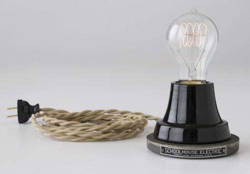 Ion Black Porcelain Lamp