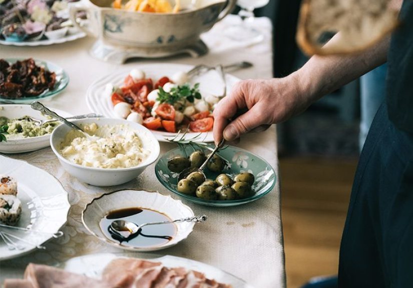 Mediterranean Diet: Meal Plan Lowers Mortality Risk for Women