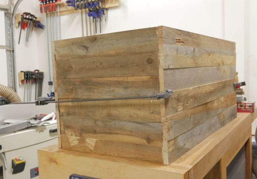 Rustic Pallet Wood Trunk
