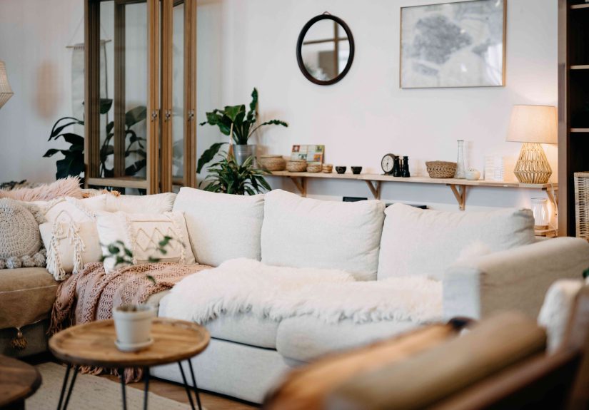 5 Living Room Red Flags That Guests Immediately Notice, According to Designers