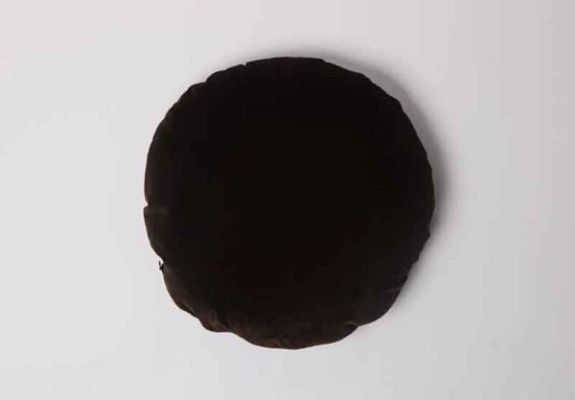 Basic Round Cushion in Chocolate