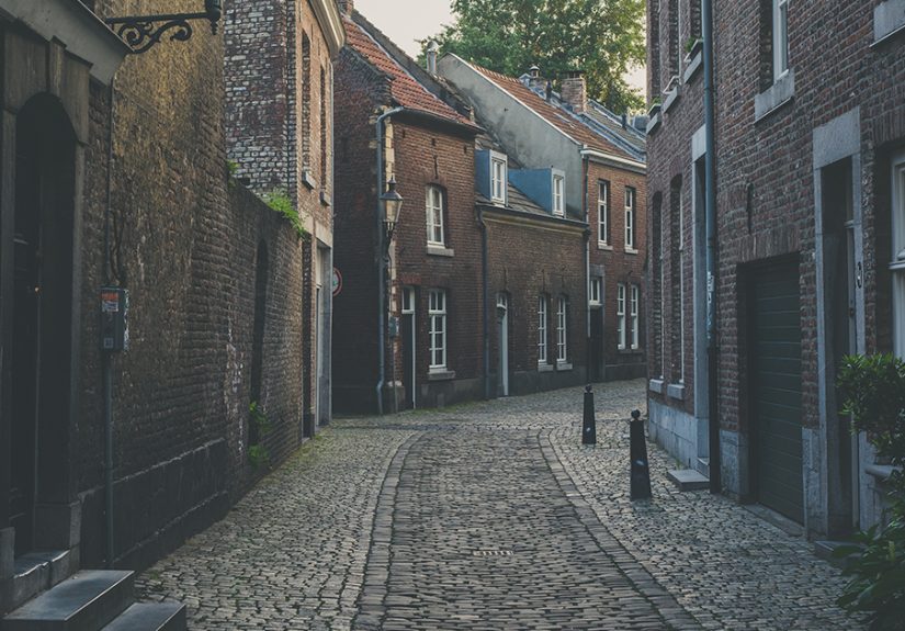 Here Are 34 Eerily Beautiful Liminal Spaces I Captured (34 Pics)