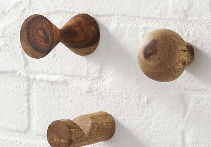 5 Favorites: Wooden Hooks for the Simple Home