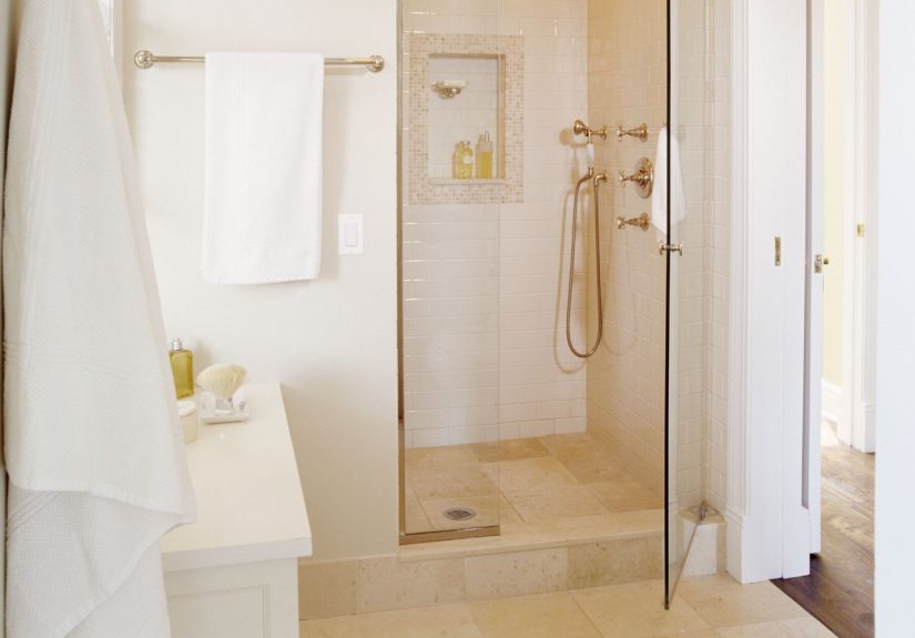 8 Designer Tricks to Make a Small Bathroom Look Bigger
