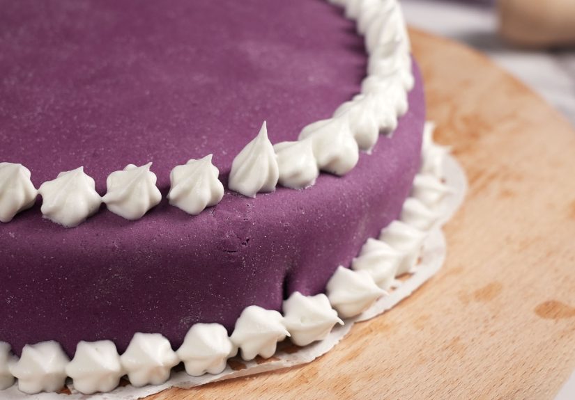 How to Fondant a Cake Like an Expert