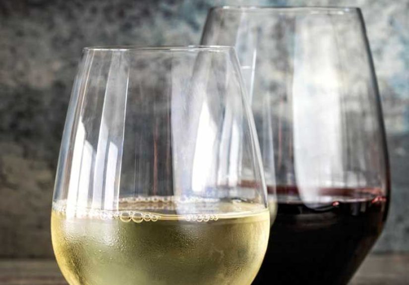 Red Wine vs White Wine: Which Is Healthier?