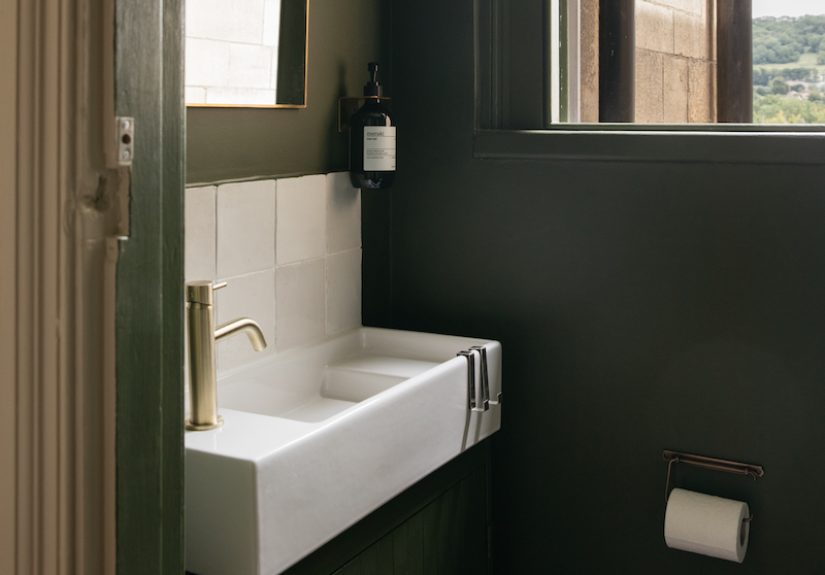 Remodelista Reconnaissance: A Pretty TP Holder (Spotted in a UK Cloakroom)