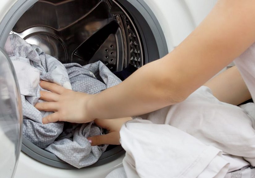 Vinegar in Laundry: 8 Earth-Friendly Uses and Benefits