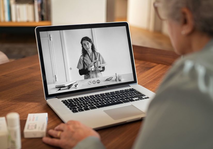 How to Fix a Computer Screen That Turns Black and White