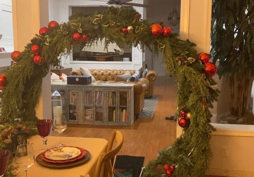 How to Make an Indoor DIY Christmas Archway For the Holidays